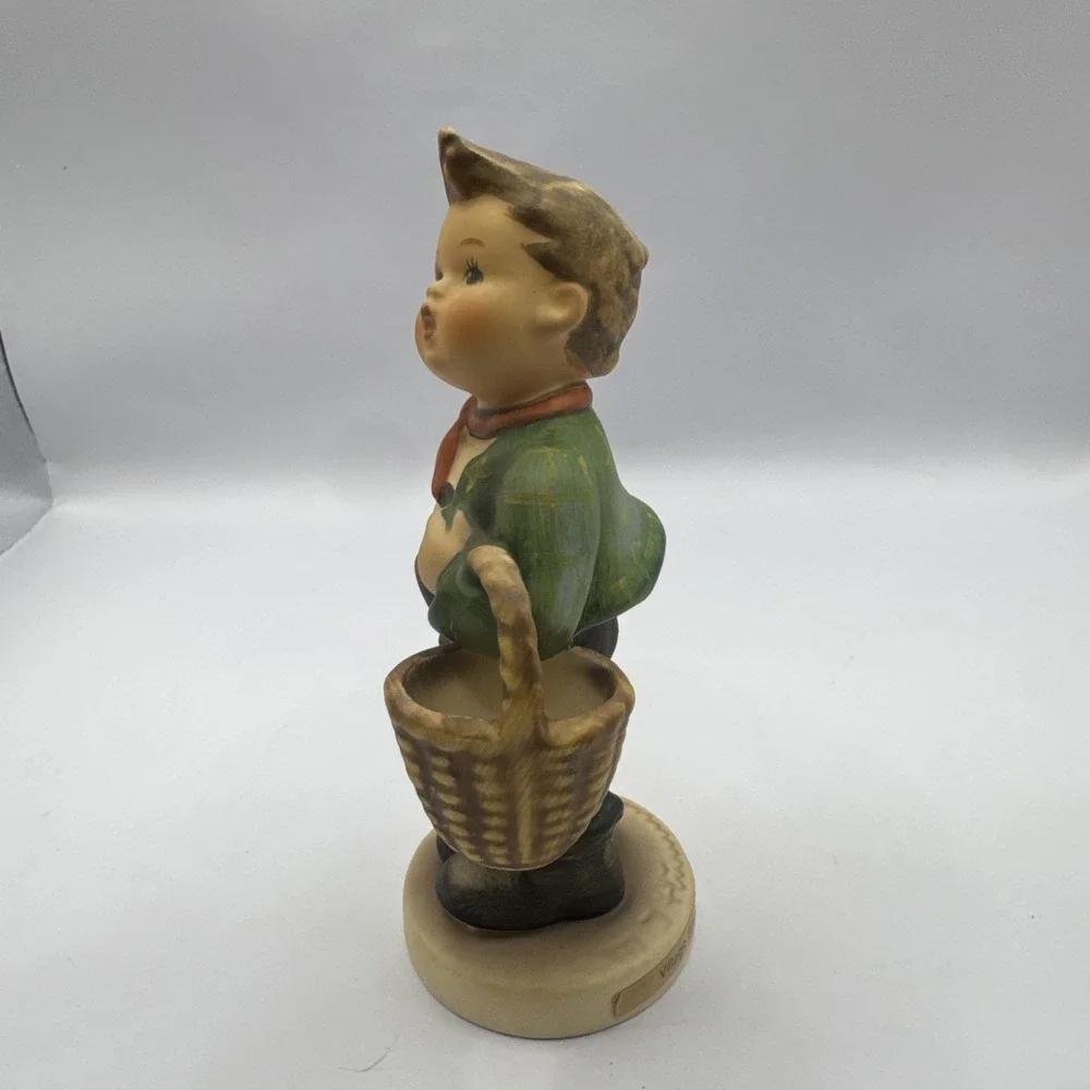 M I HUMMEL GOEBEL 512/0 VILLAGE‎  BOY FIGURINE 5